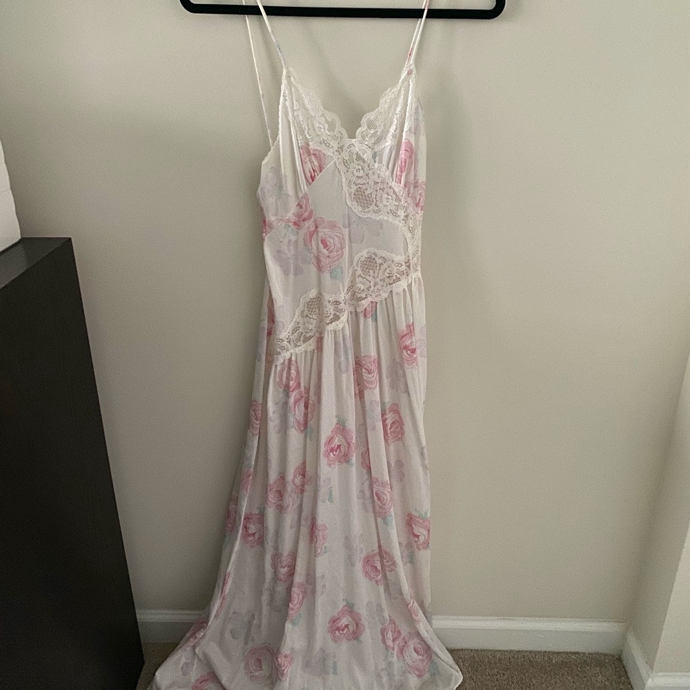 vintage 80s rose detail nightgown